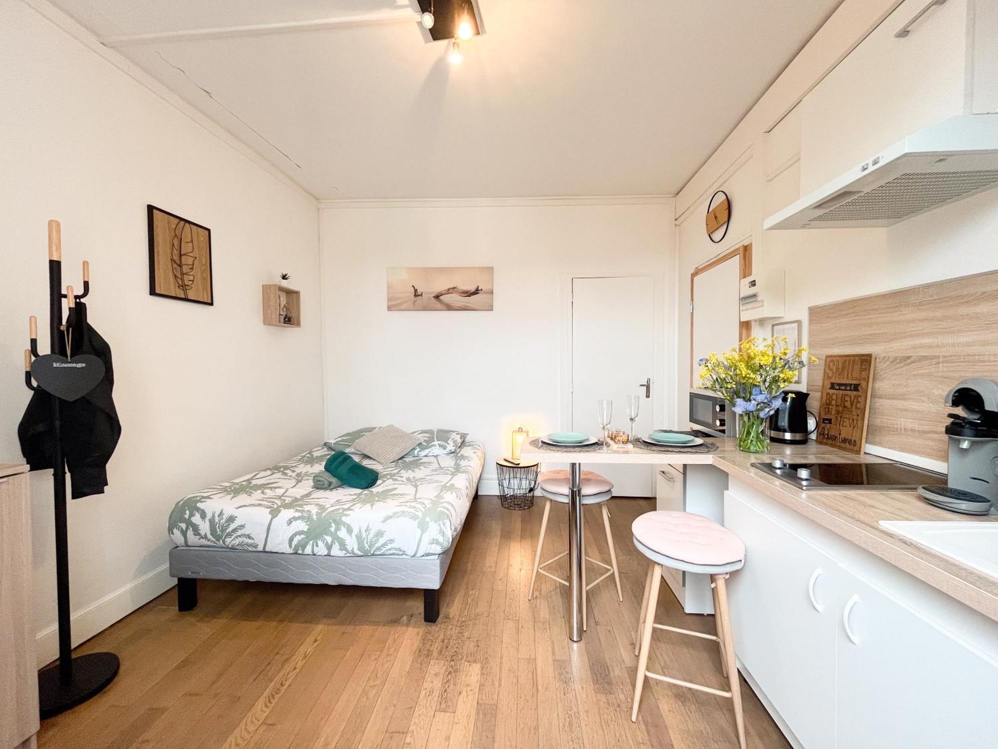 Balade A Montlucon Apartment Exterior foto
